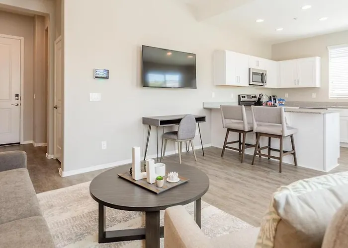 Landing Modern With Amazing Amenities * Litchfield Park